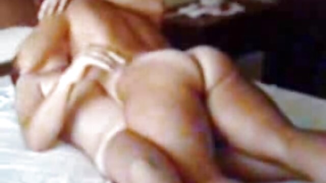 Најдобрите порно : Толку убава девојка бринета води љубов со неговиот похотлив црн пријател, по ѓаволите! Видео клипови